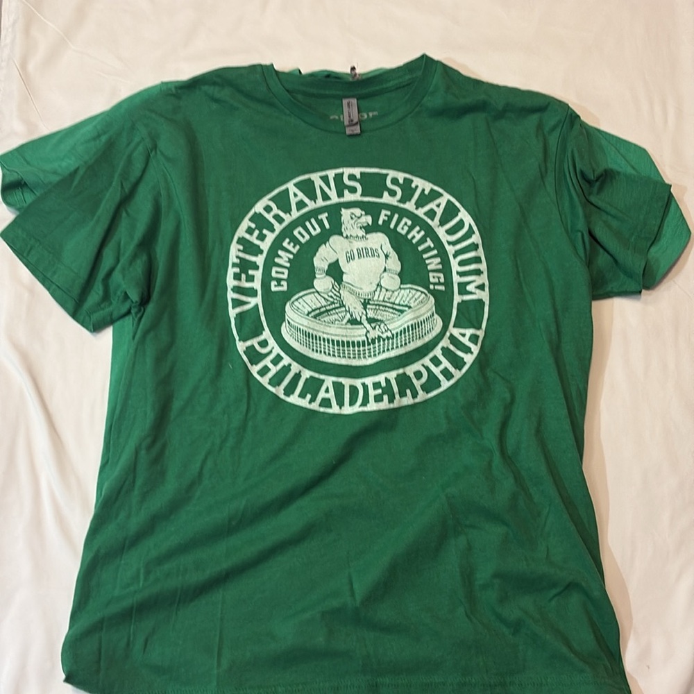 2 Pack Old School Veterans Stadium Philadelphia Eagles T-Shirts - Picture 3 of 4